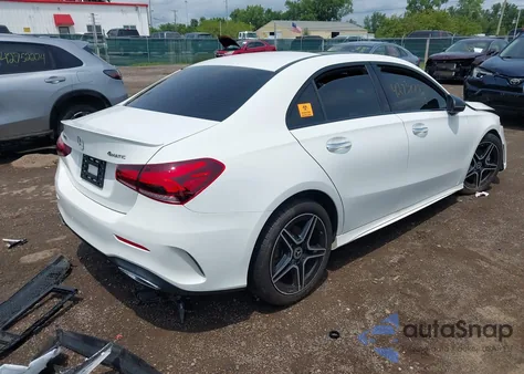 2021 Mercedes-Benz A 220 4Matic z USA, uszkodzony, nr VIN W1K3G4FB1MJ282129